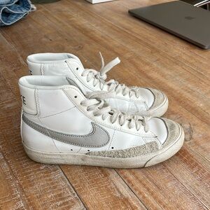 Nike women’s blazer mid ‘77 shoes